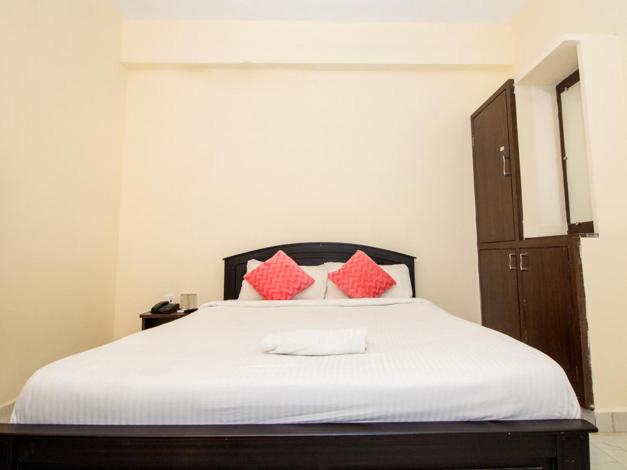 Pearl Suites, Tirupati Bagian luar foto